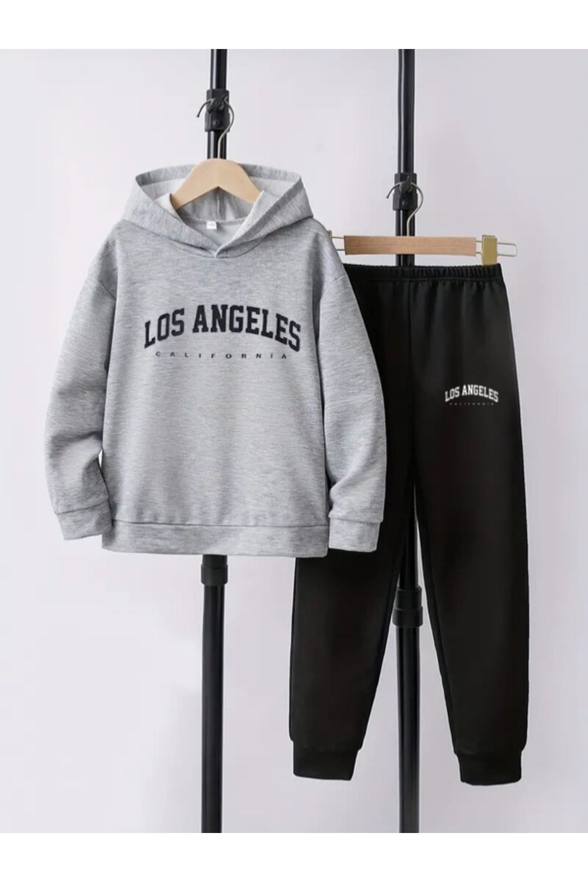 Gri siyah Los Angeles baskılı takım — görsel 1